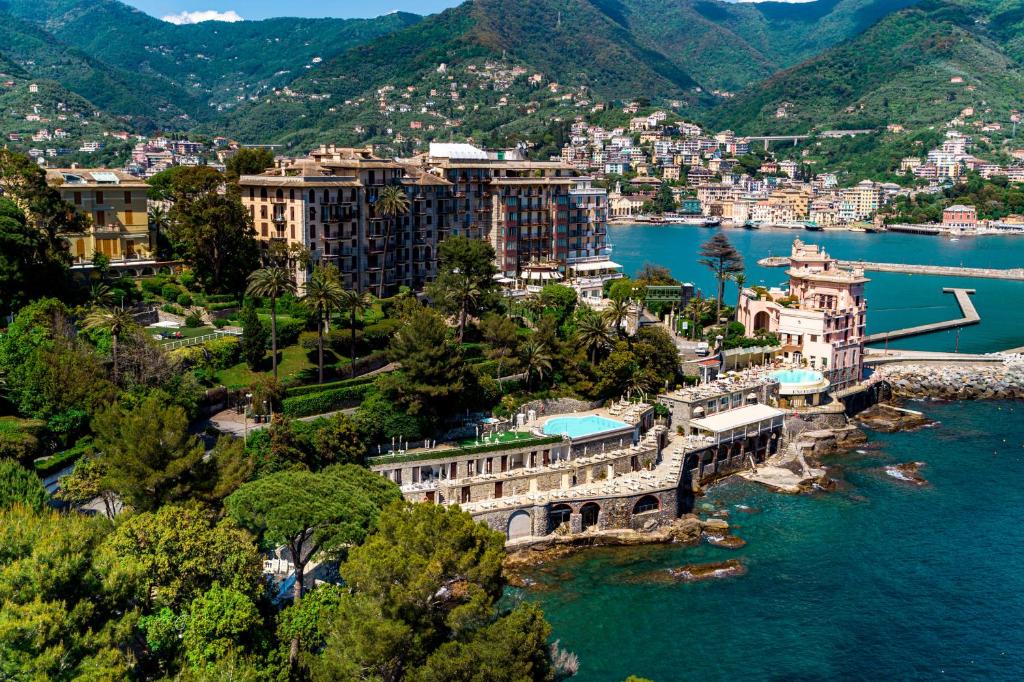 Excelsior Palace Hotel à Portofino — palace italien de la Riviera ligure, terrasses sur la mer.
