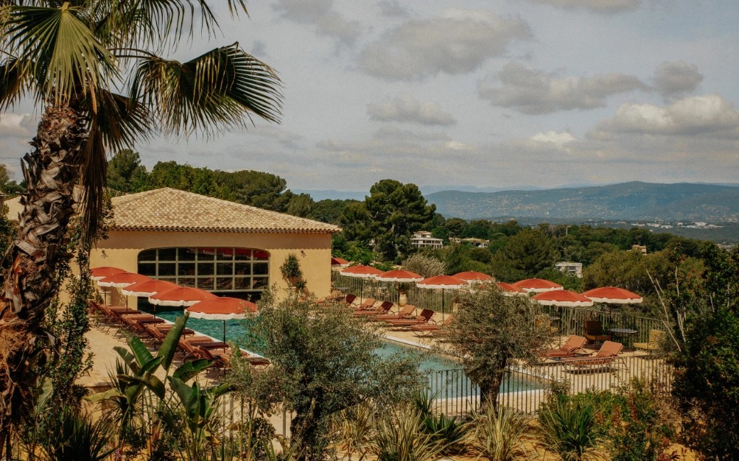 Hôtel palace à Mougins — adresse de séjour dans l'arrière-pays cannois, jardins méditerranéens.