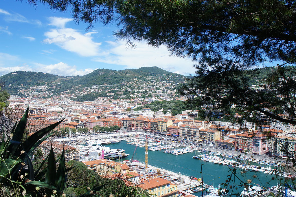 Port Lympia à Nice — façades colorées du Vieux-Nice, point d'embarquement et lieu de transfert habituel.